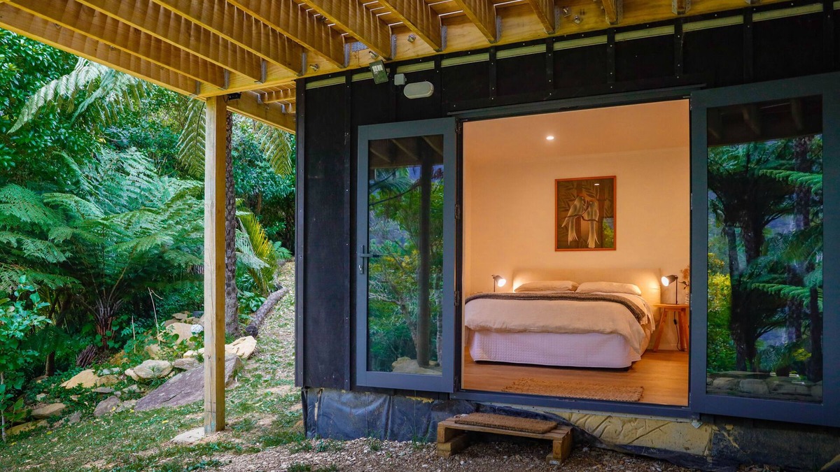 Furneaux Apartment | Tranquil space off nestled among native bush off Queen Charlotte Track