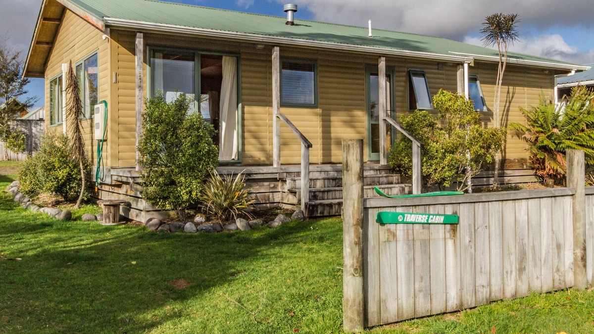 National Park Village Cottage | Traverse Cabin - National Park Holiday Home