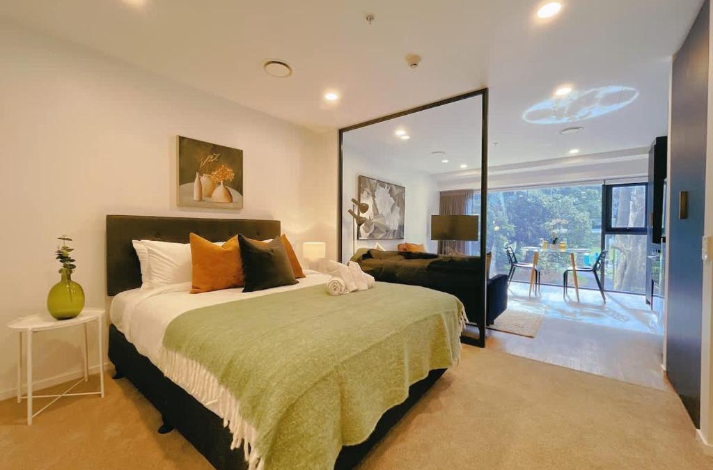 Newton Apartment | Tree-Lined Parkside Holiday Studio with Pool & Gym
