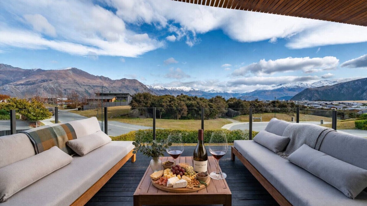 Wanaka House | Treetop Heights | Mountain Views, Wanaka