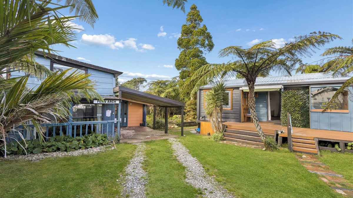 Westport Cottage | Treetopbeach studio on cycle trail. Free fibre. Winter rates.