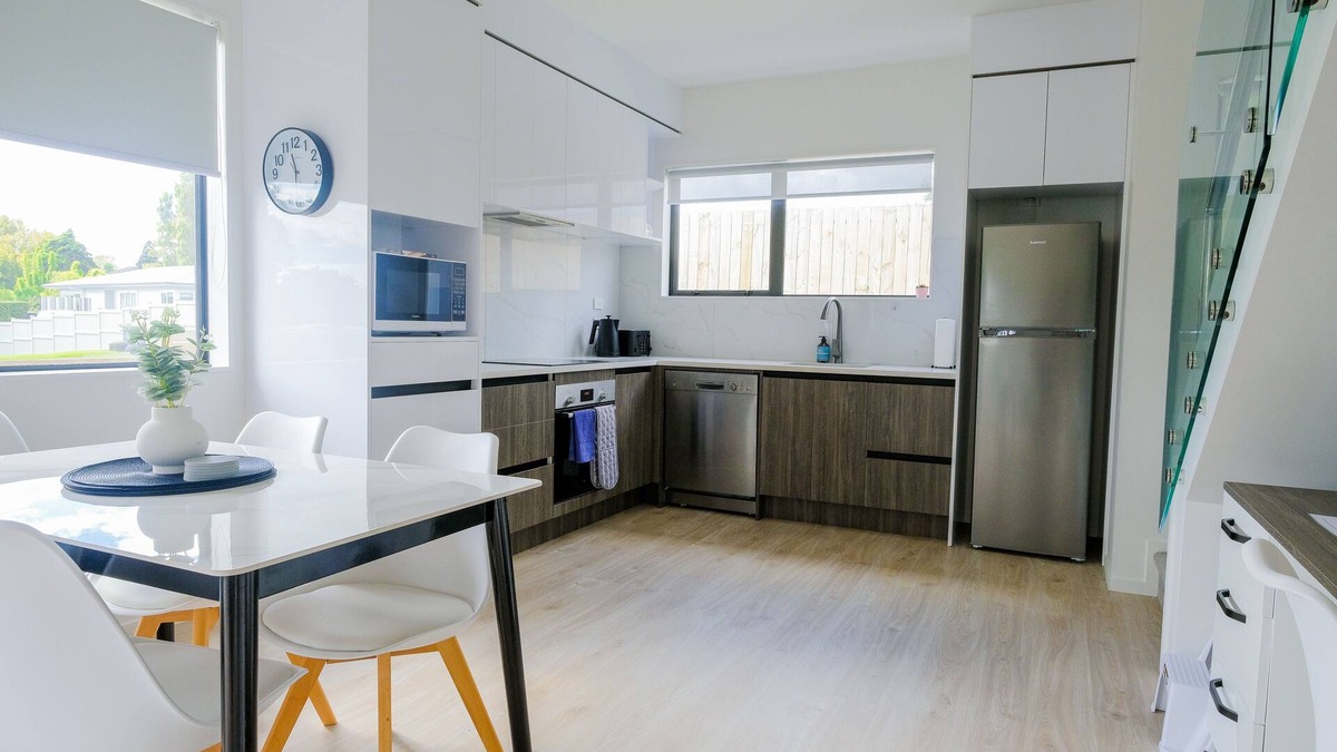 Howick House | Trendy Urban Howick Town House | Wi-Fi & Netflix