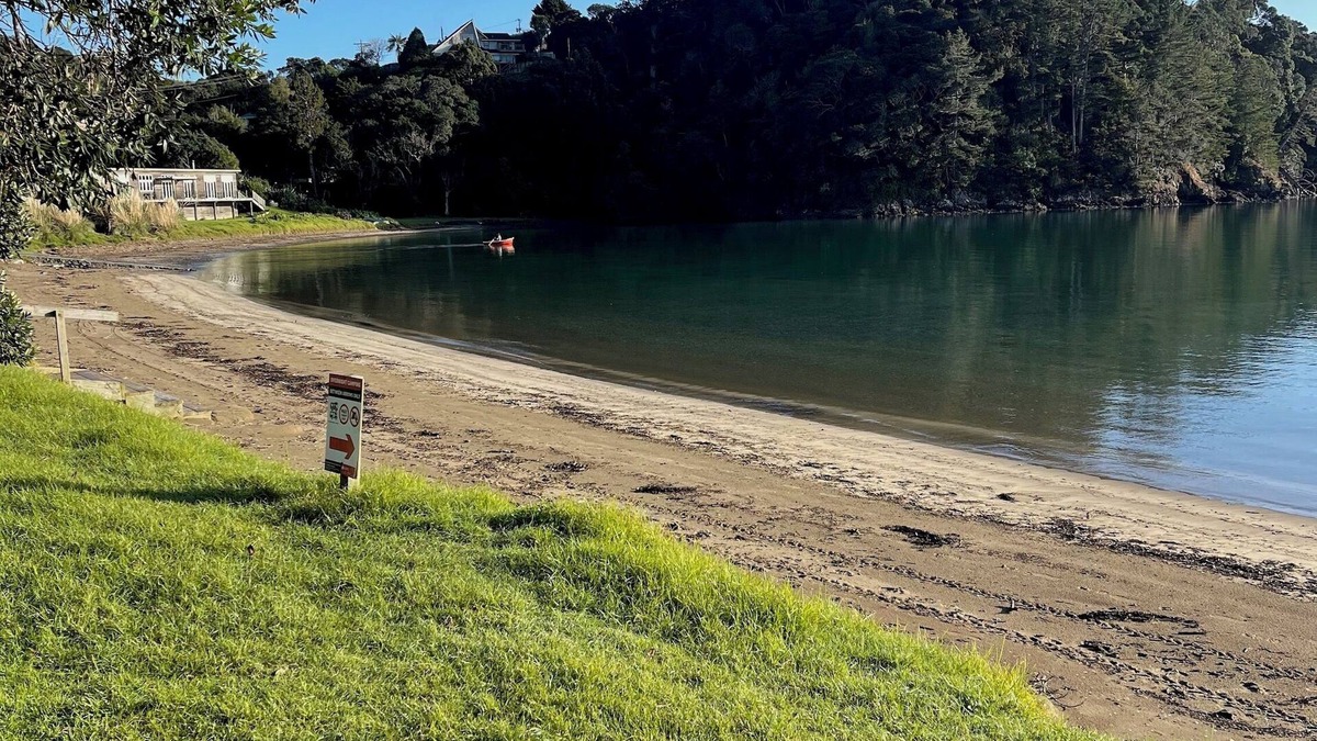 Tutukaka Apartment | Tropical Hideaway 150 meters from the beach.