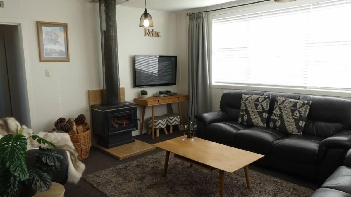 Turangi House | Trout Cottage - Free WIFI