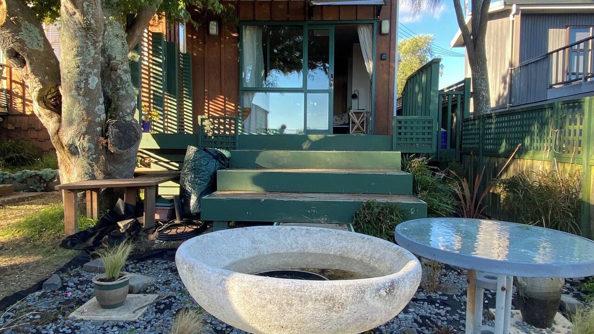 Taupo Apartment | Tui Cottage a private studio with your own entrance.