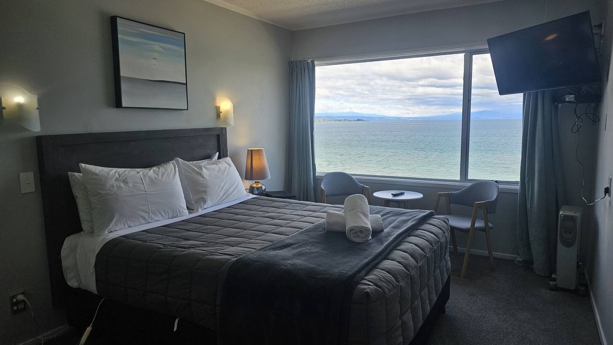 Taupo Hotel | Tui Oaks Motel