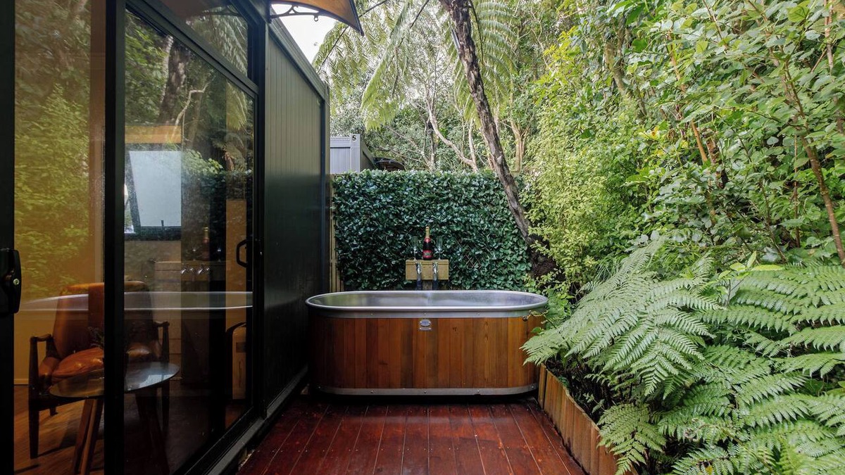 Khandallah Apartment | Tui Pod - A sanctuary pod tucked away in a native bush in Wellington