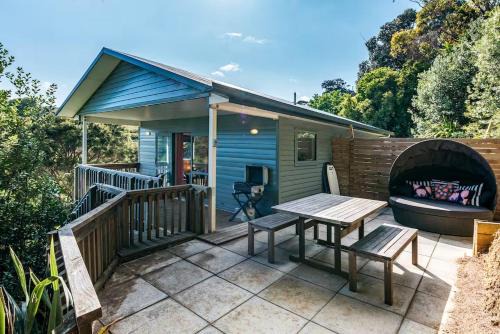 Onetangi House | Tuibird Retreat