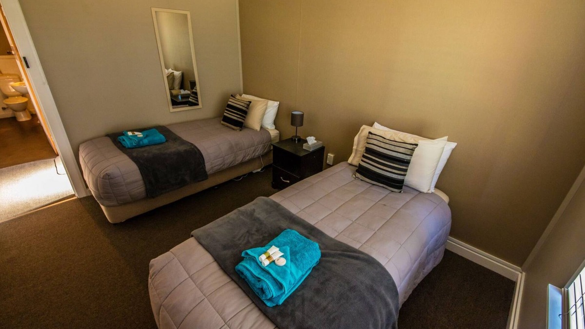 Waipiata Bed & Breakfast | Tussock Lodge Waipiata
