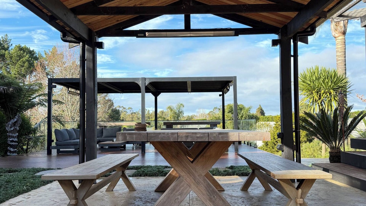 Kerikeri House | Two bedroom retreat in Kerikeri with outdoor dining and ample space