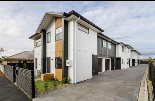 Frankton Apartment | Two Bedrooms With Two Bathrooms