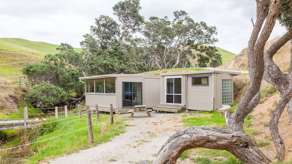 Taiharuru House | Two-cabin complex at private beach with 3 bedroom house