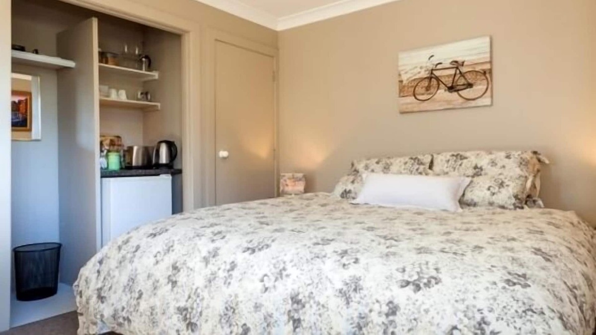 Ranfurly Apartment | Two lovely King studio units