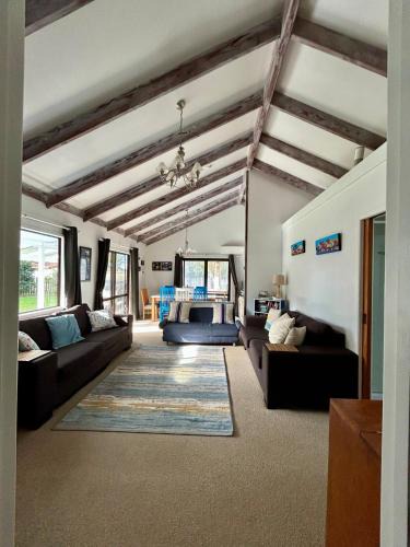 Tairua House | Typical Kiwi Family Holiday Home in the Coromandel