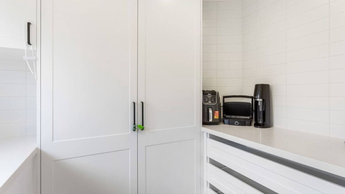 Dairy Flat House | Ultimate 5-Bedroom Rural Poolside Oasis | Auckland
