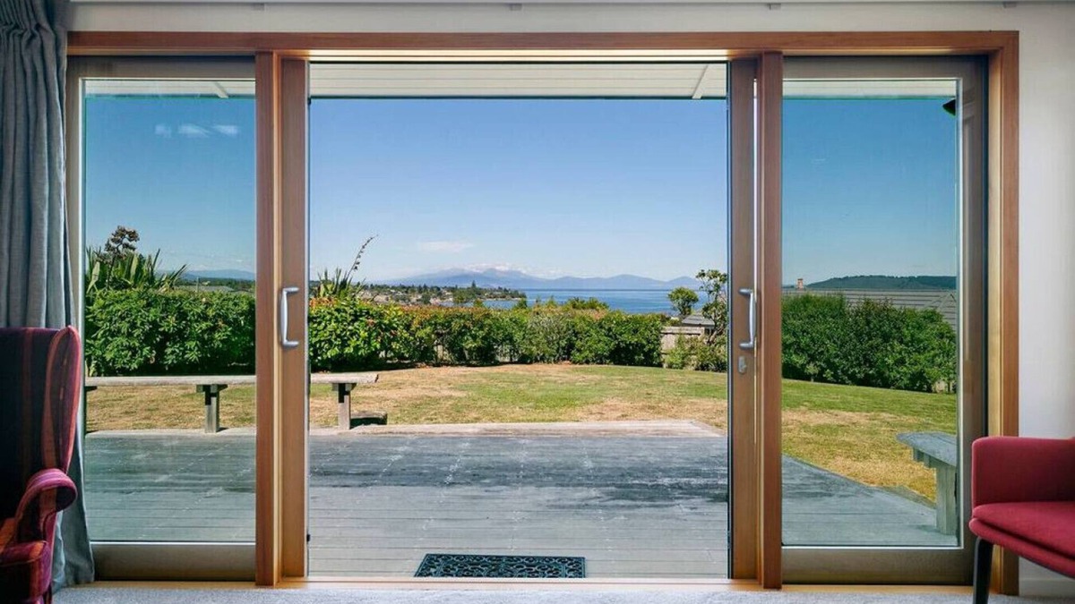 Hilltop Villa | Ultimate Retreat - Spacious with stunning lake views, natural mineral spa and underfloor heating.
