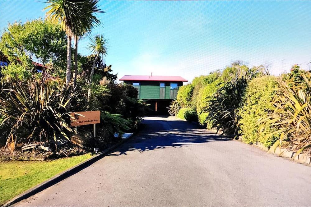 Hokitika House | Unique Cabin Rental for Breathtaking Vacation in Hokitika, South Island