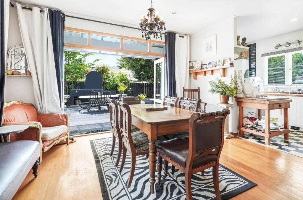 Hamilton North House | Unique Character in Exclusive River Road Location
