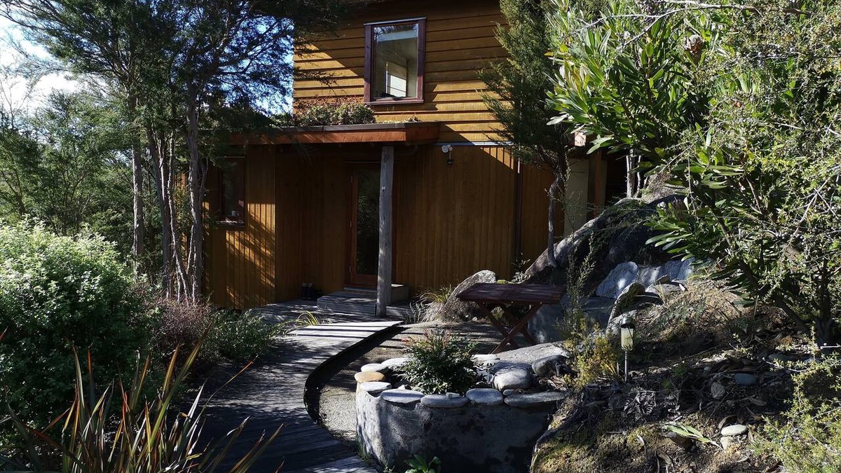Motueka Valley House | Unique eco home; treehouse retreat.
