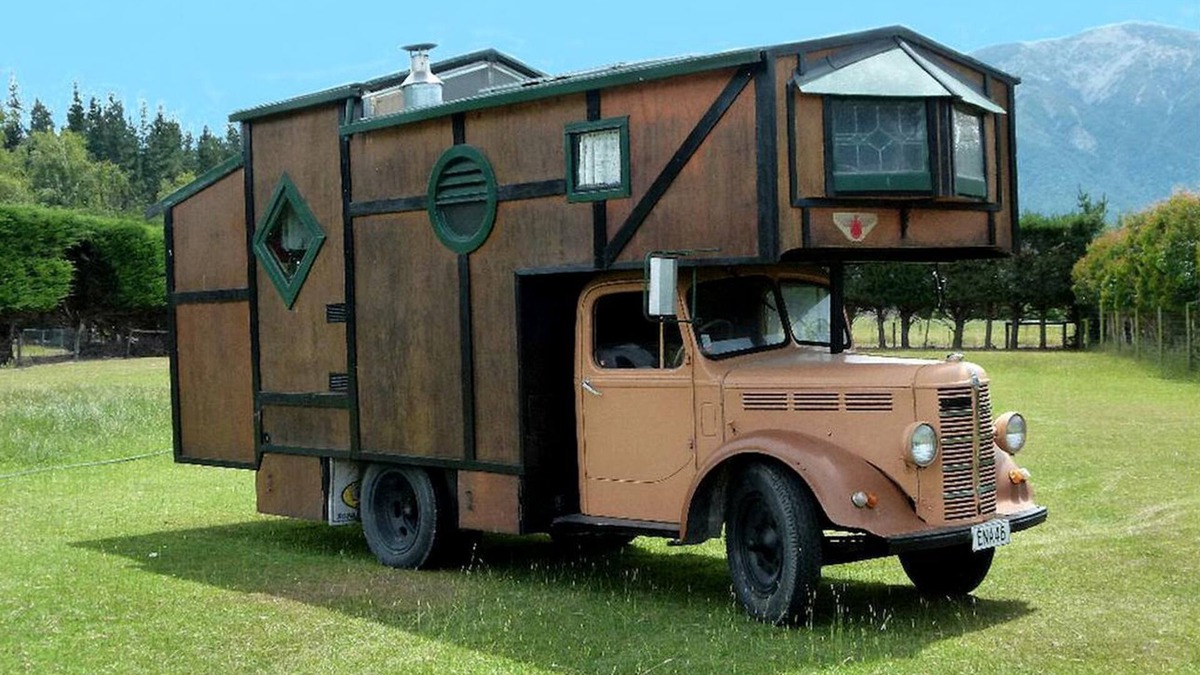 Kaikoura House | Unusual Handcrafted Vacation Caravan in the Wilderness of Kaikoura, New Zealand