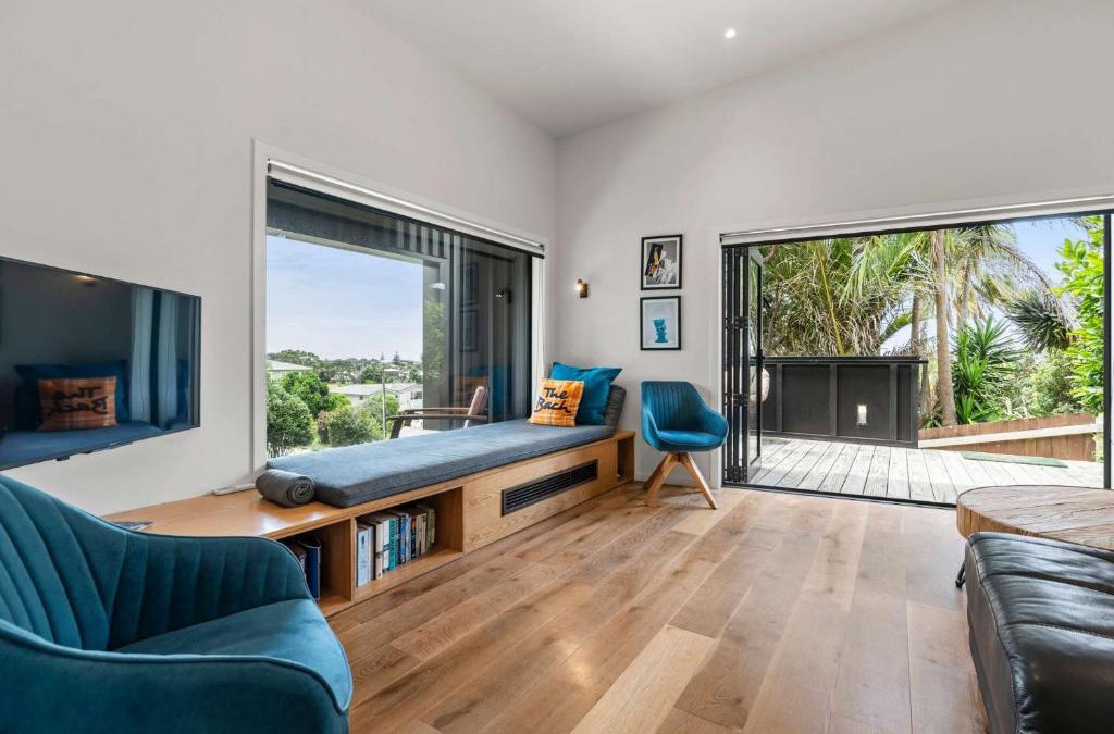 Waihi Beach House | Up Above The Crescent