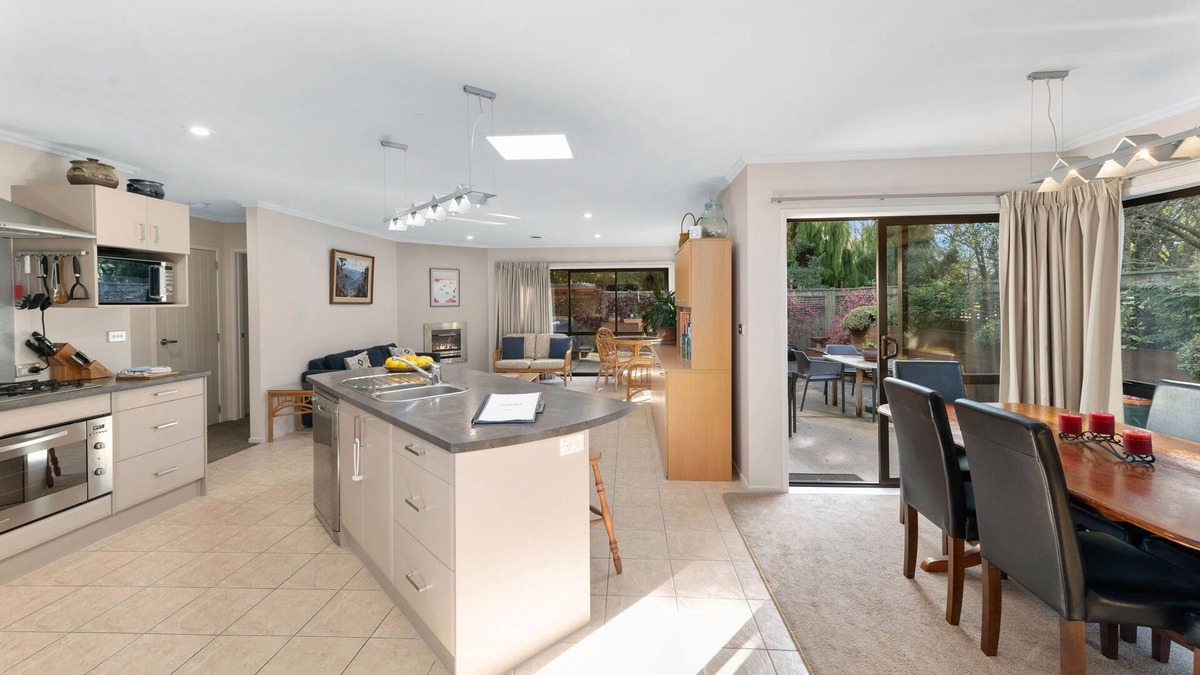 Lynmore House | VERY COMFORTABLE LYNMORE OWNER'S HOME NEAR REDWOOD FOREST.