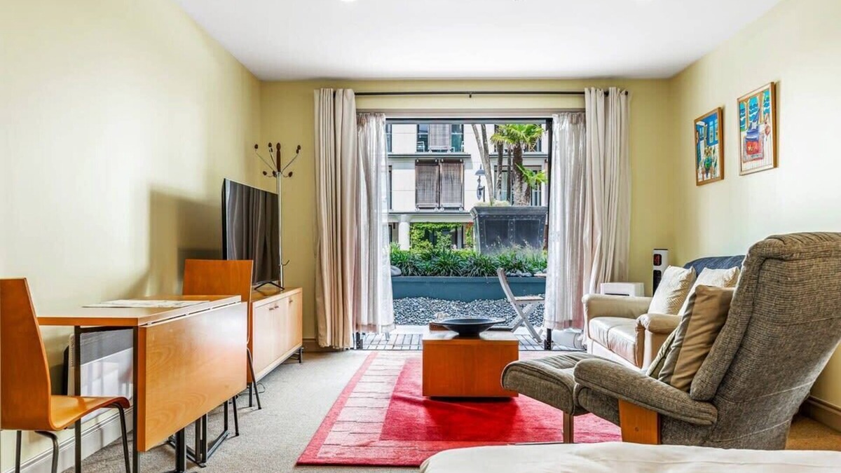 Auckland Central Business District Apartment | Viaduct Studio + Parking by Zodiak Stays