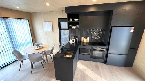 Frankton Villa | Vibrant Frankton Villa