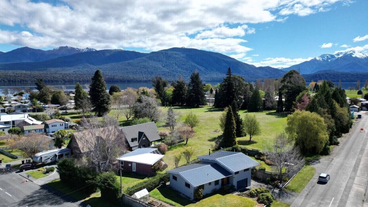 Te Anau House | View Over The Square