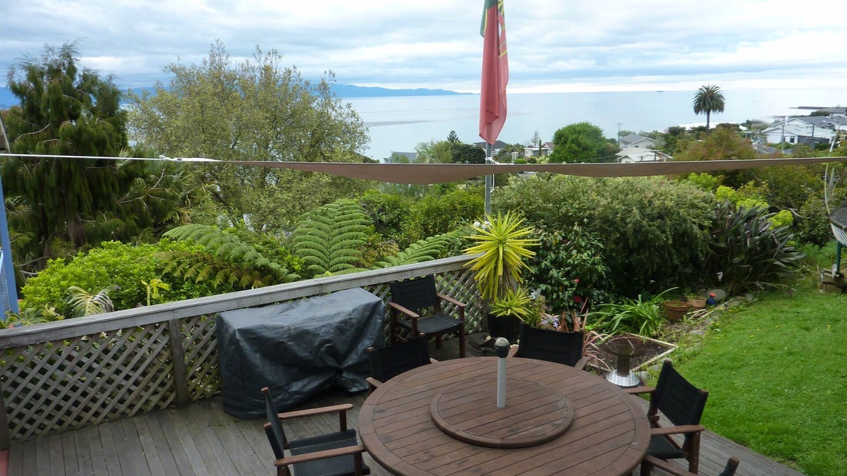 Nelson House | Views, Sun, Outdoor Living & Walk to the Beach!