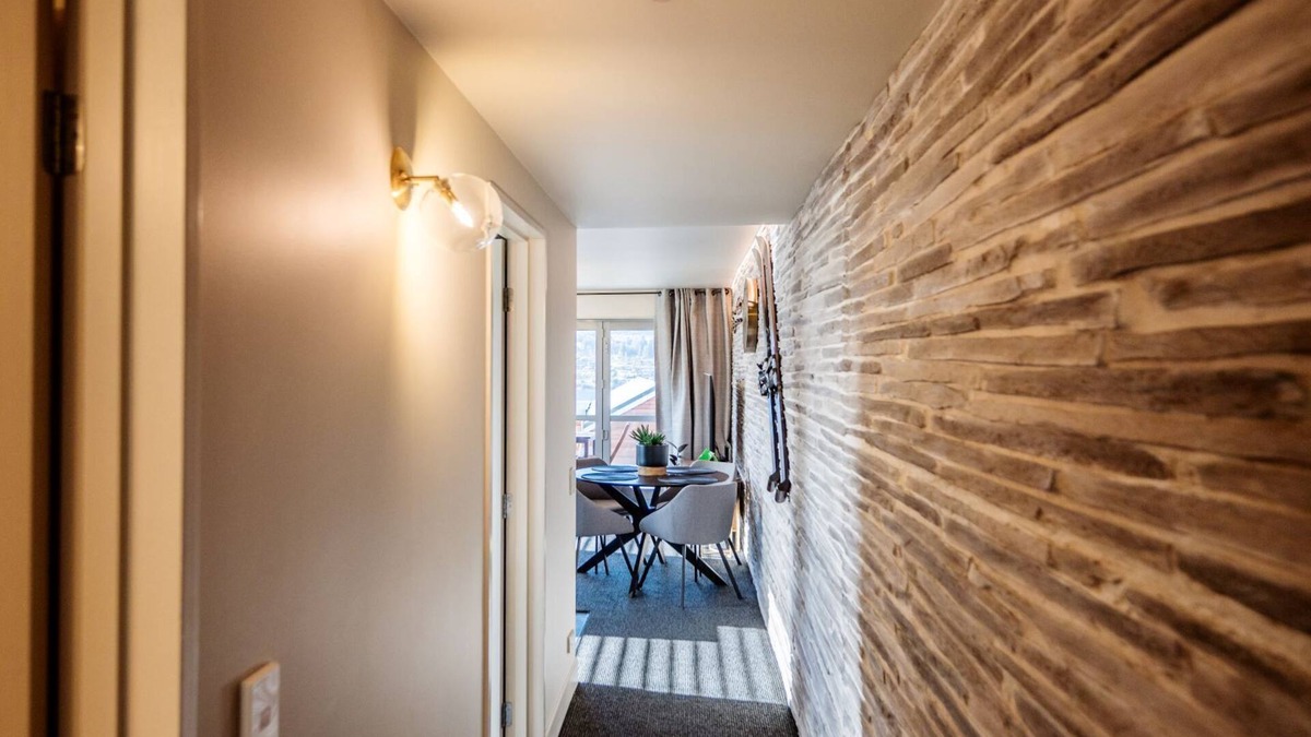 Queenstown Apartment | Villa Alpina: lakefront apartment with private garage, views and free bikes