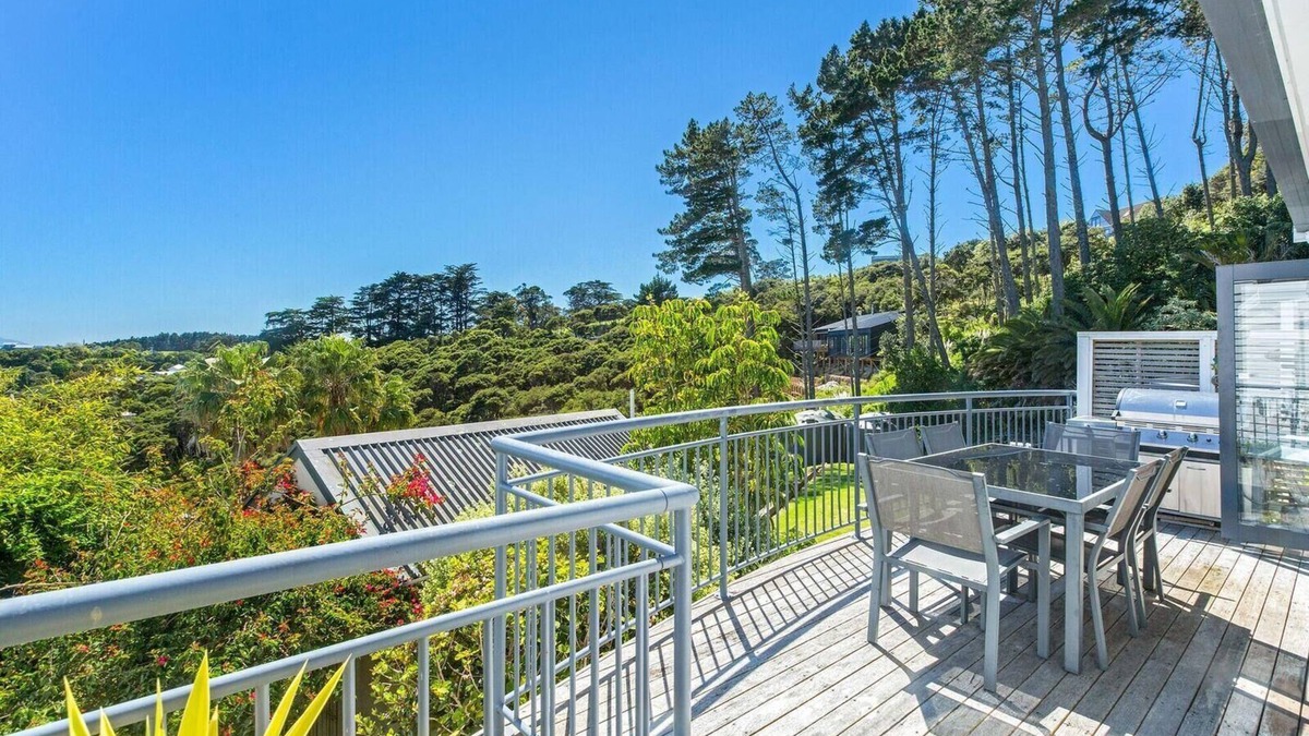 Waiheke Island Apartment | Villa Casita at Palm Beach - Gorgeous Palm Beach Villa
