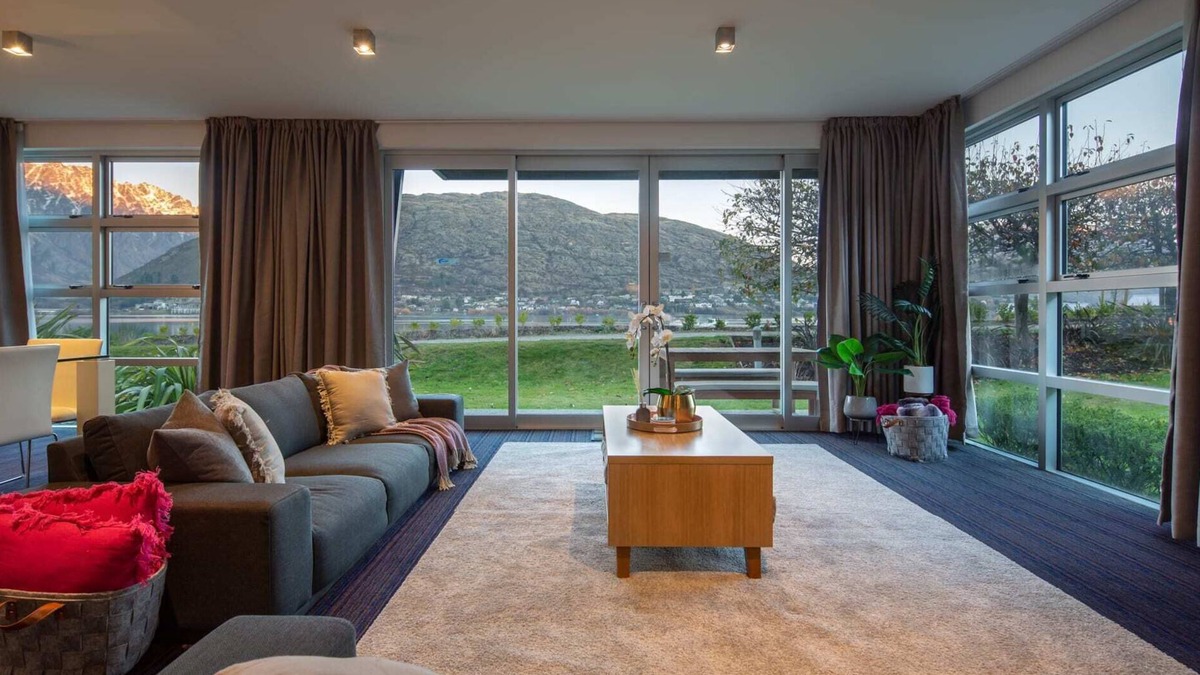 Frankton Apartment | Villa Mantra | Free Parking, A/C, Lake Access