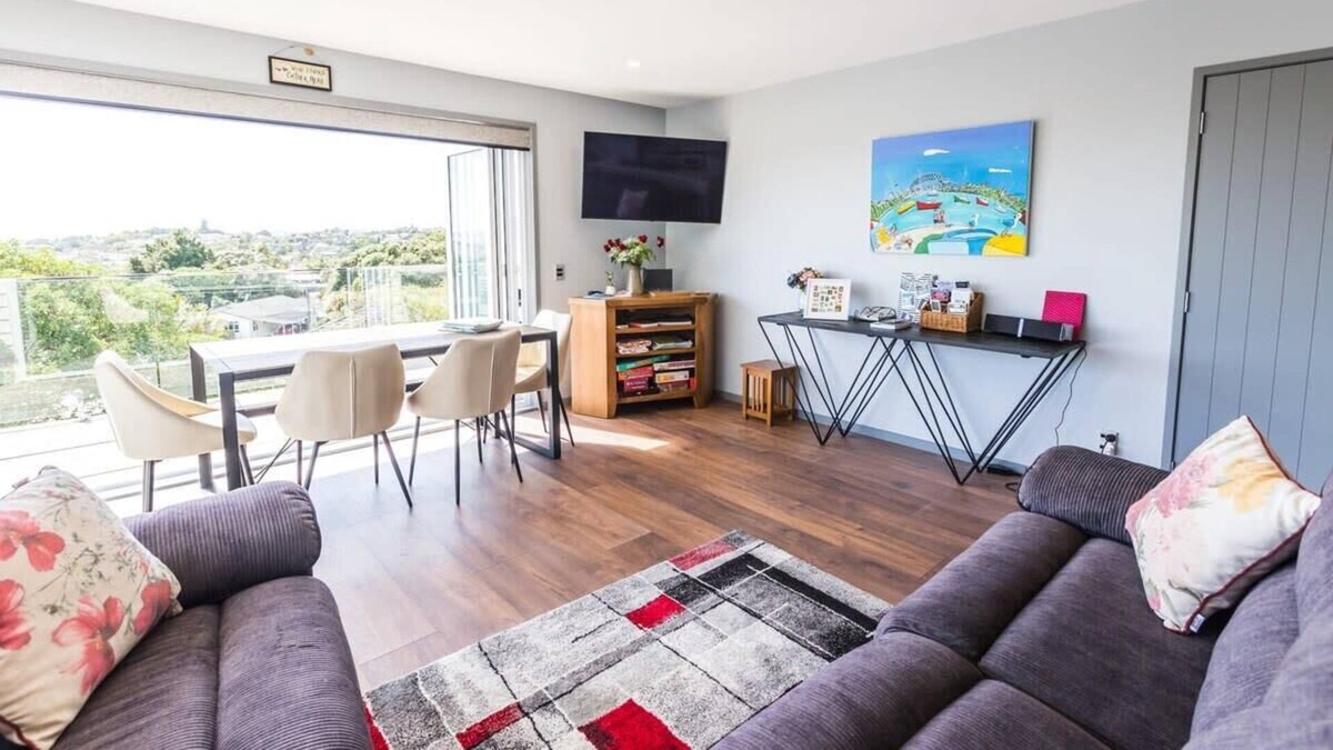 Auckland House | Village Retreat | 3 Bedroom Home with Sea Views