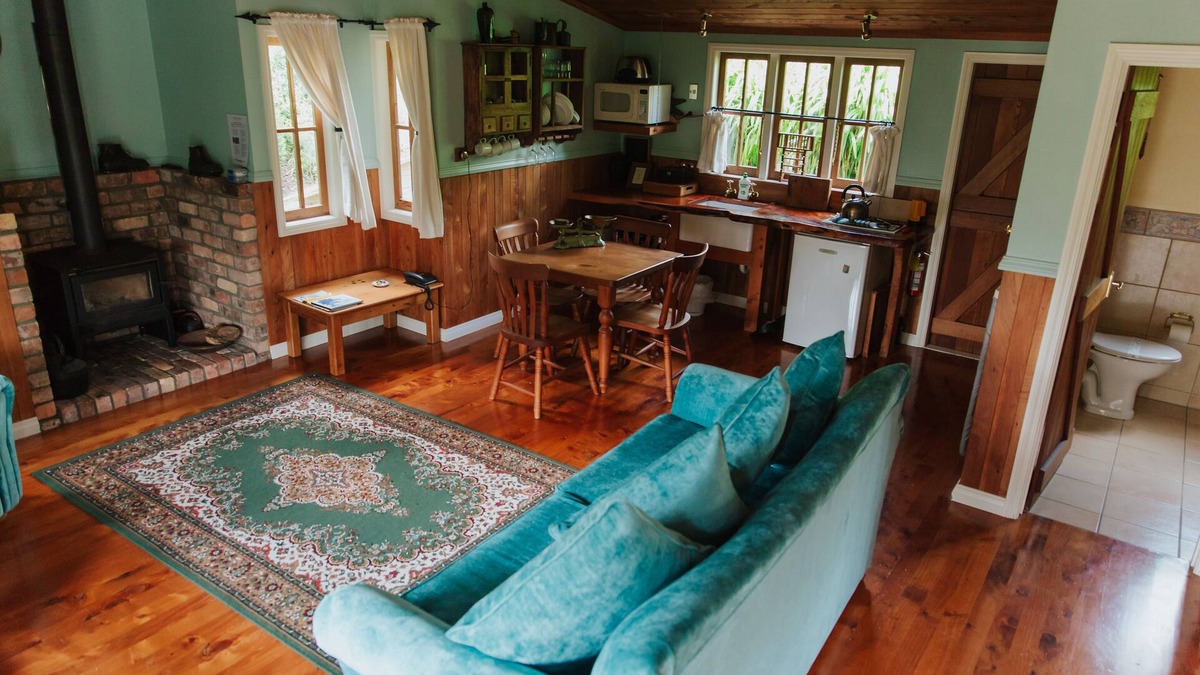 Helensville Cottage | Vineyard Cottages