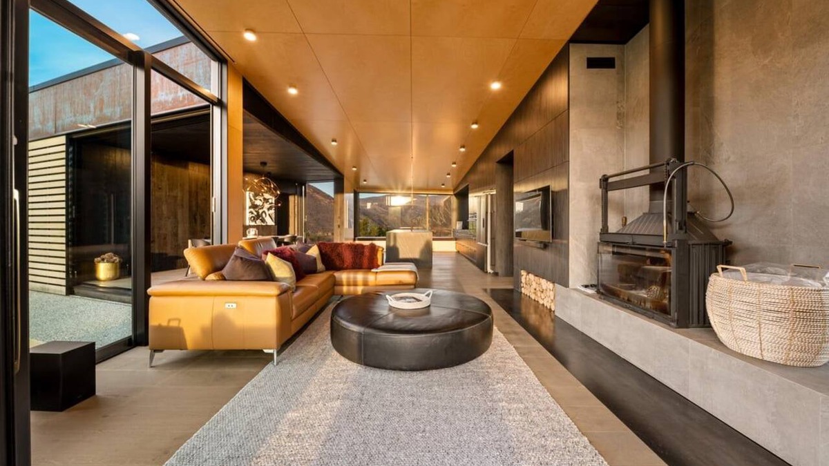 Gibbston Villa | Vineyard Views - 10 Mins Drive to Arrowtown - Sleeps 8
