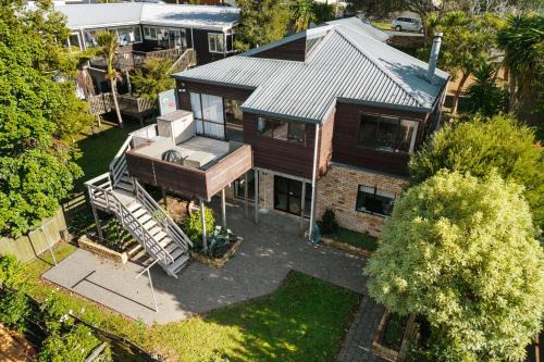 Torbay House | Waiake Family Retreat - Auckland Holiday Home