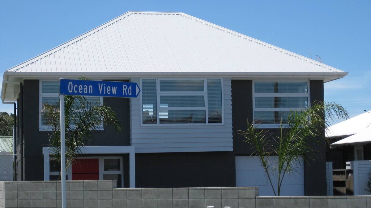 Waihi Beach House | Waihi Beach NORTH end and NO roads to cross