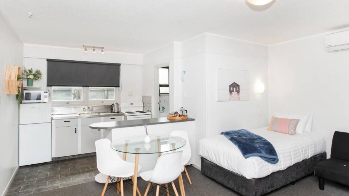 Gisborne Hotel | Waikanae Beach Motel