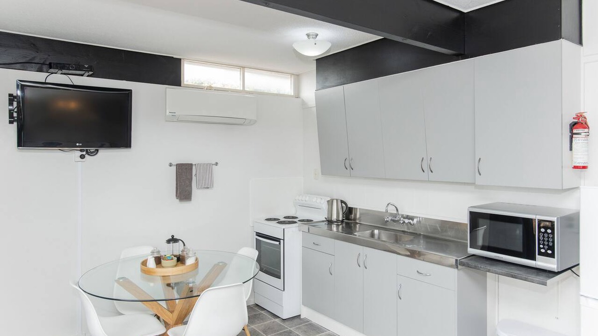 Gisborne Hotel | Waikanae Beach Motel