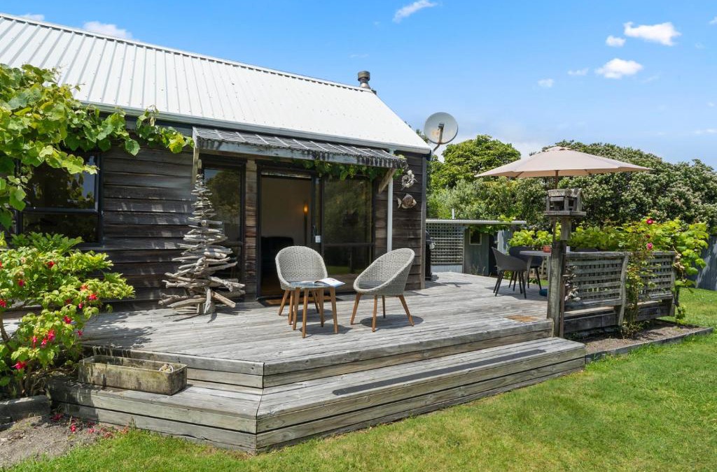 Waikanae House | Waimea Cottage - Waikanae Holiday Home