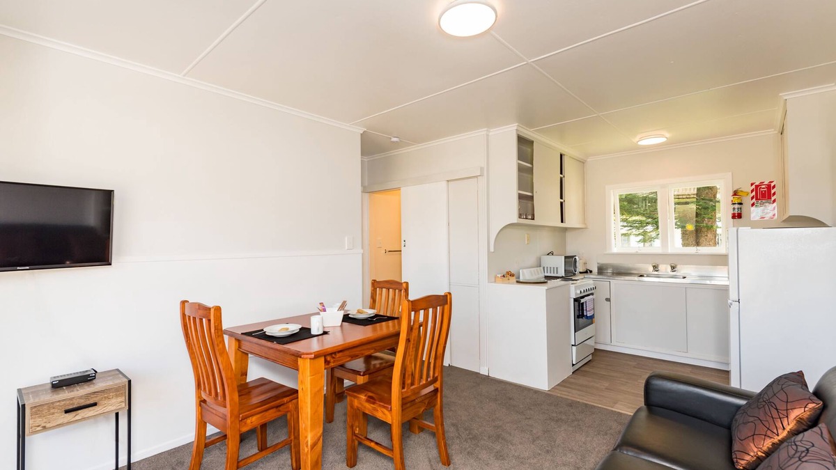 Paihia Cabin | Waitangi Beach Bach 30B