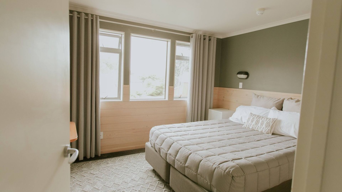 Waitomo Caves Hotel | Waitomo Village Chalets Home of Kiwipaka