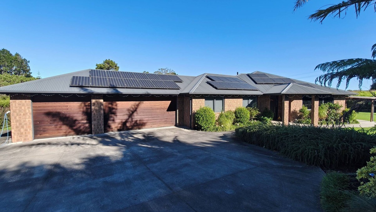 Waiuku House | Waiuku Lifestyle Sanctuary: 3 Bedrooms, 3 Bathrooms & Private Gym