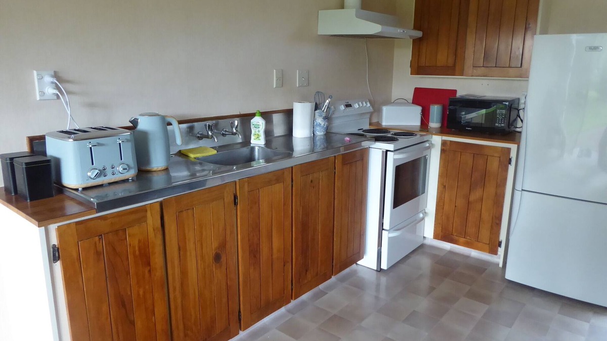 Greytown Apartment | Wake to birdsong and smell the flowers at Rose Cottage .