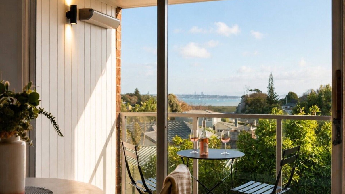 Devonport Apartment | Walk to Beach | Sky Tower & Ocean Sunset Views | ✨Sage & Sea by Homello✨