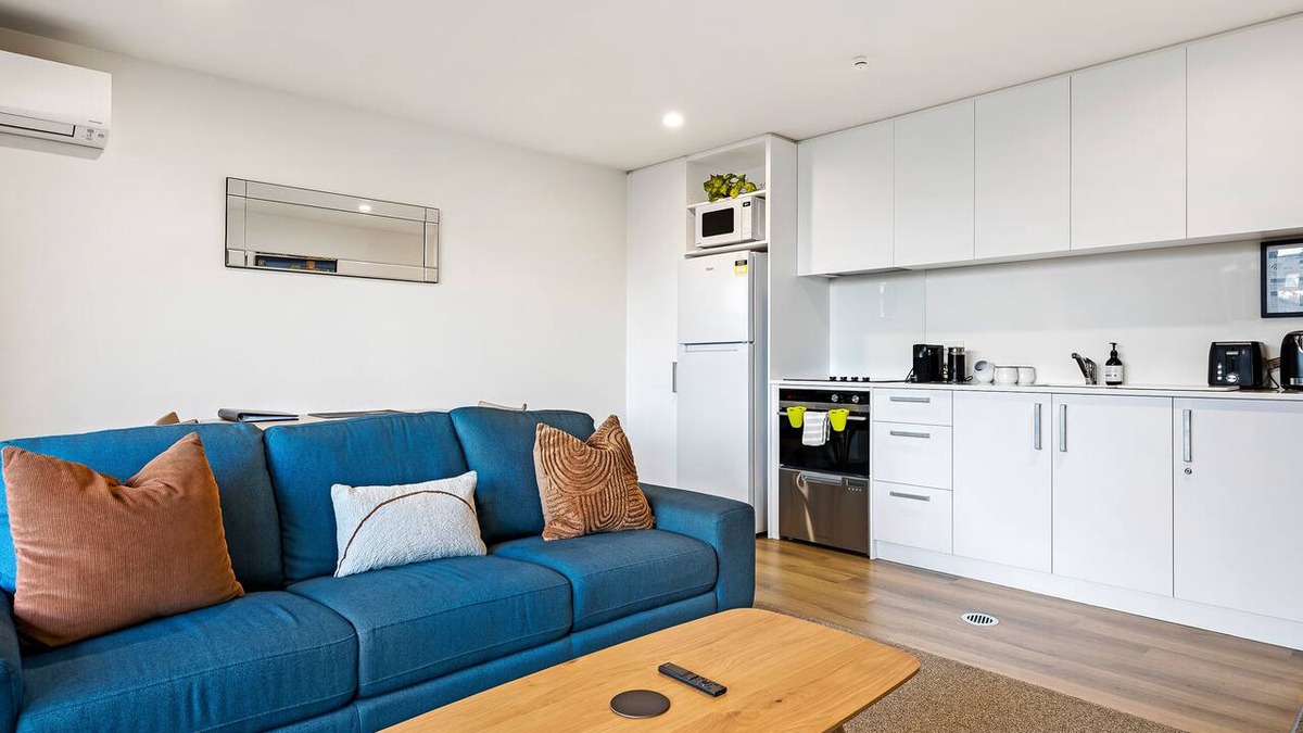 Christchurch City Centre Apartment | Walk to The Terrace – 1 Bedroom Apartment with Parking