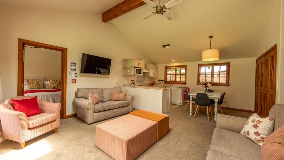 Wanaka Bed & Breakfast | Wanaka Homestead Lodge & Cottages