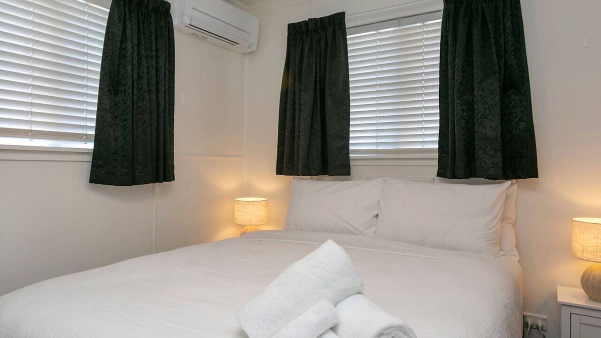 Taupo House | Wanderlust Retreat - easy access to everything at this quaint and romantic little cottage