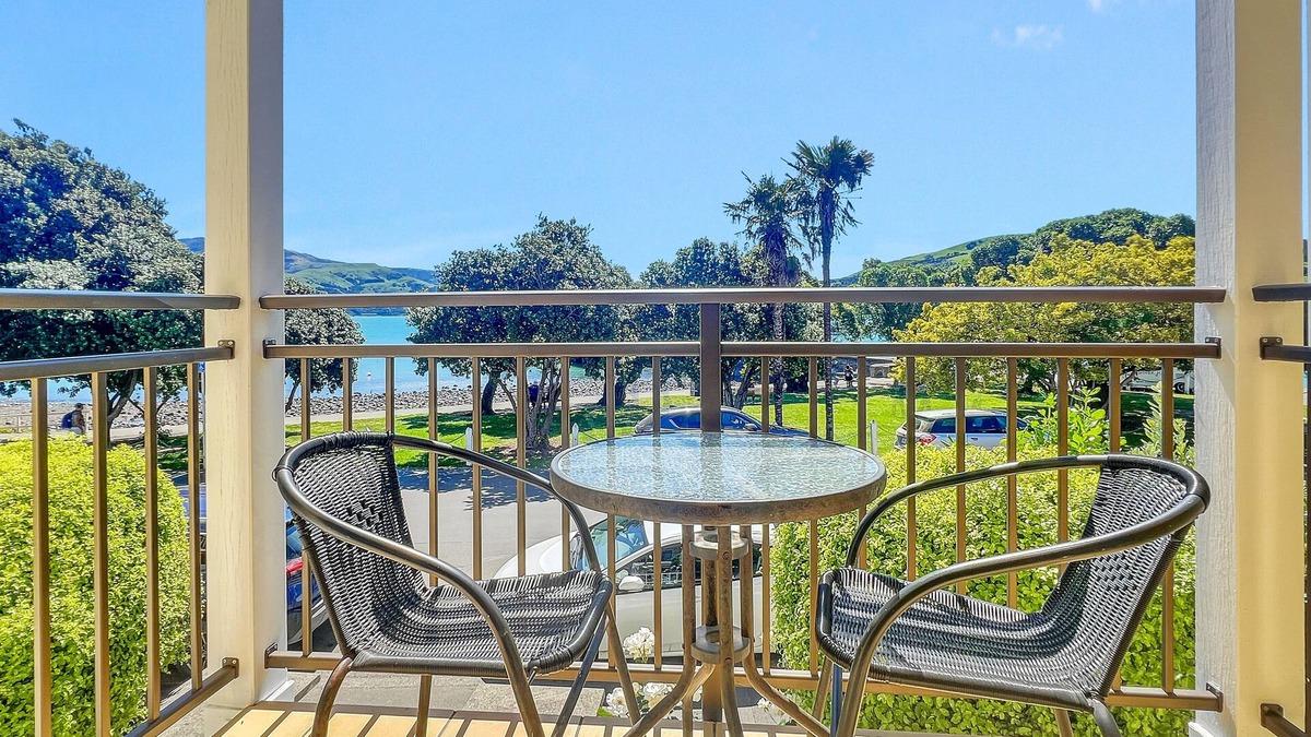 Akaroa Apartment | Waterfront 2-Bedroom Harbor View Apartment